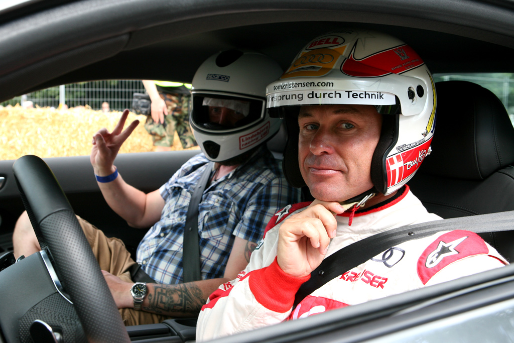 En rigtig glad gæst som skal til at opleve Mr. LeMans - Tom Kristensen bag rattet i den fantastiske Audi R8
(Foto: Motorsporten.dk)